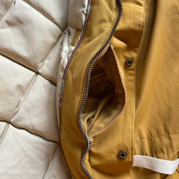 Burton Women's Saxton Parka (Like New) - Picture 15 of 16
